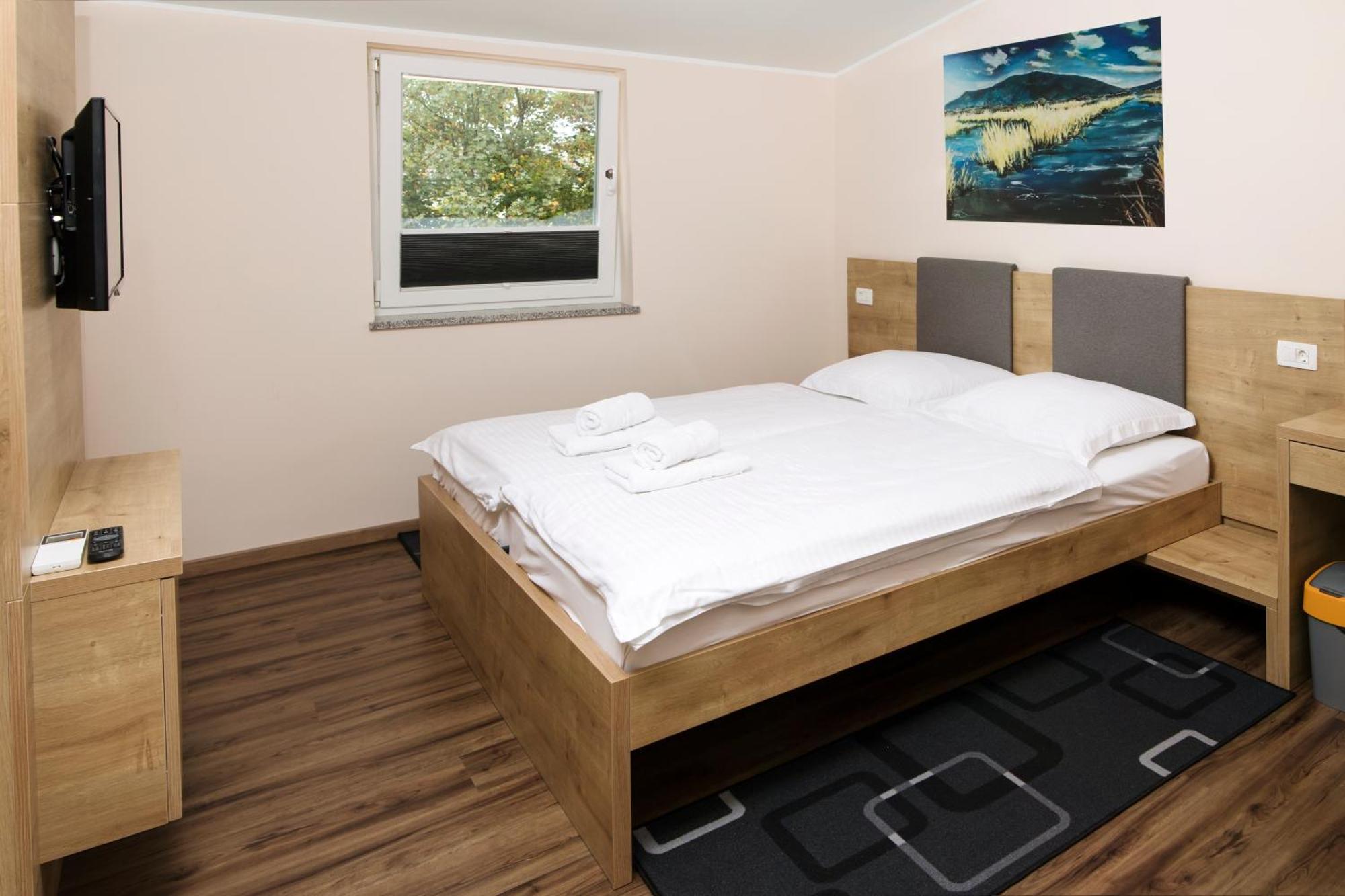 Gostilna S Prenocisci Pav Hotel Rakek Exterior photo