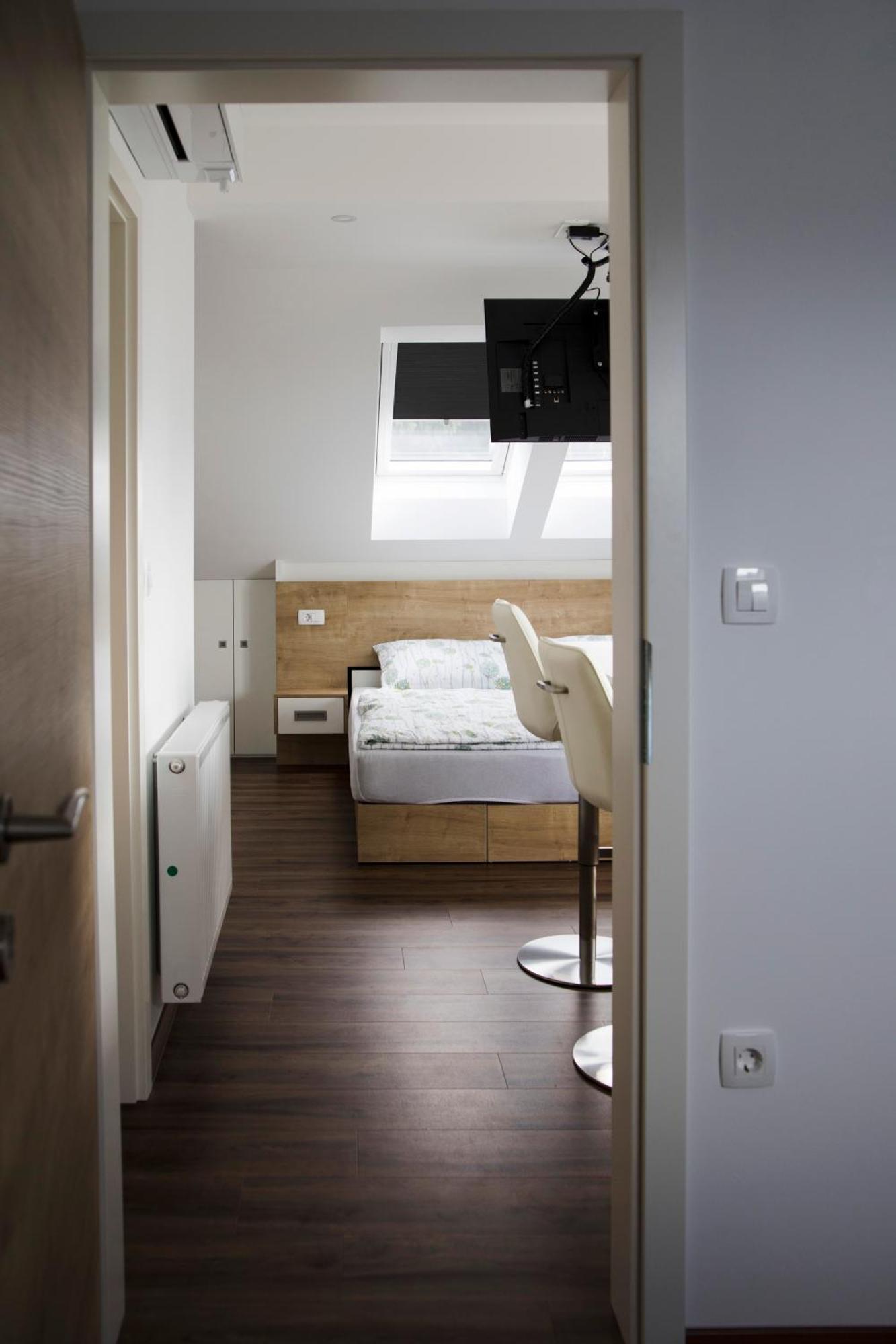 Gostilna S Prenocisci Pav Hotel Rakek Exterior photo